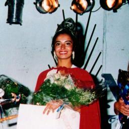 1994 - Srta. Paula Andrea Hardoy